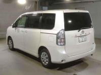 Toyota Voxy 2014