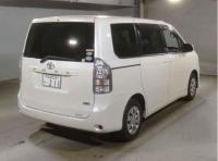 Toyota Voxy 2014