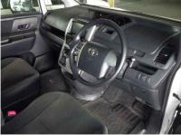 Toyota Voxy 2014