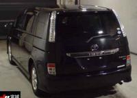 Toyota Isis 2014