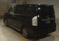 Toyota Voxy 2014