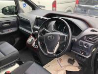 Toyota Voxy 2014