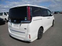 Toyota Esquire 2017