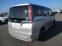 Toyota Esquire 2017