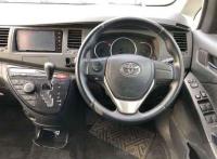 Toyota Isis 2016