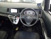 Toyota Isis 2016