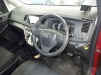 Toyota Isis 2016