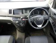 Toyota Isis 2016