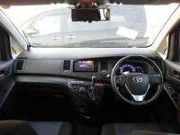 Toyota Isis 2016