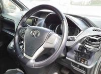 Toyota Voxy 2016