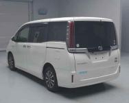 Toyota Esquire 2018