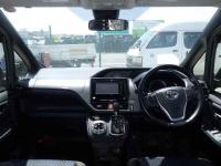 Toyota Voxy 2016