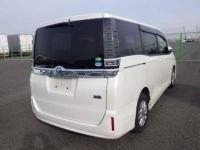 Toyota Voxy 2019