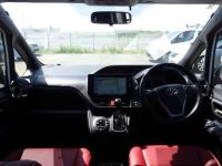 Toyota Voxy 2016