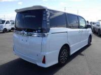Toyota Voxy 2015
