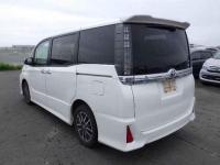 Toyota Voxy 2016