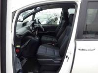 Toyota Voxy 2016