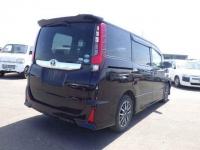 Toyota Noah 2015