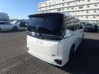 Toyota Voxy 2022