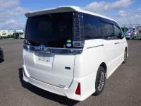 Toyota Voxy 2019