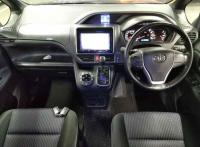 Toyota Voxy 2016