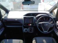 Toyota Voxy 2016